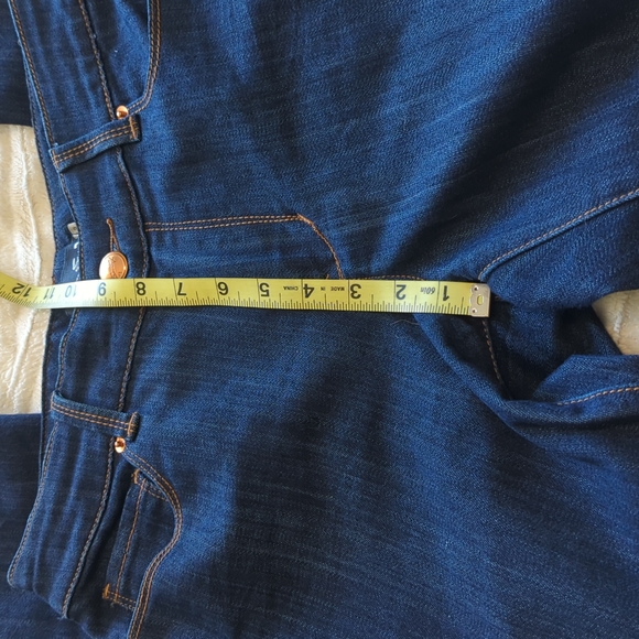 Like New Seven7 Sexy Flair Jeans - Picture 9 of 11